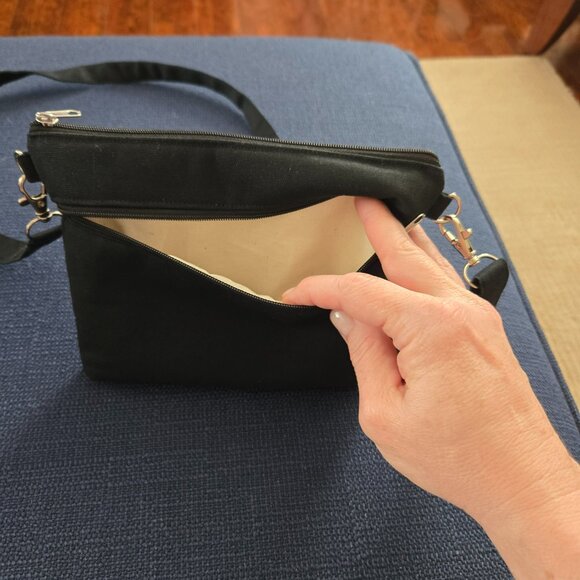 Spring bundle/lot w/ 2 light & breezy large tops & small black shoulder bag - Picture 7 of 14